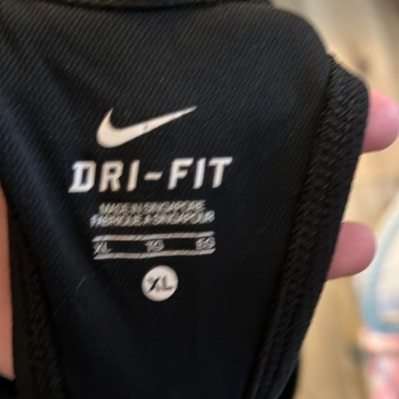 Nike, dri-fit tank XL, UIGC - Picture 2 of 5